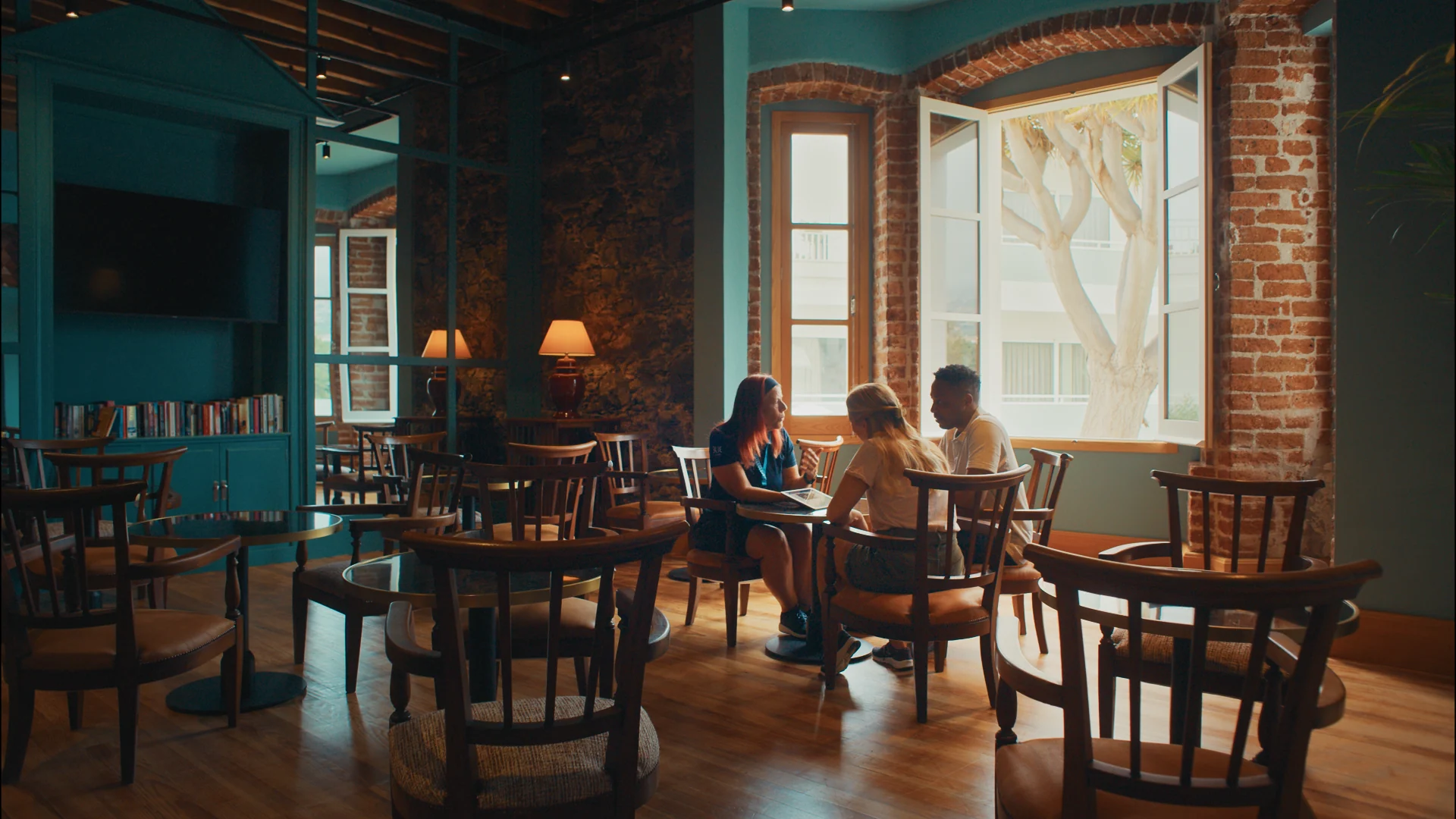 TUI BLUE — still 4, color grading by Janik Schoebel