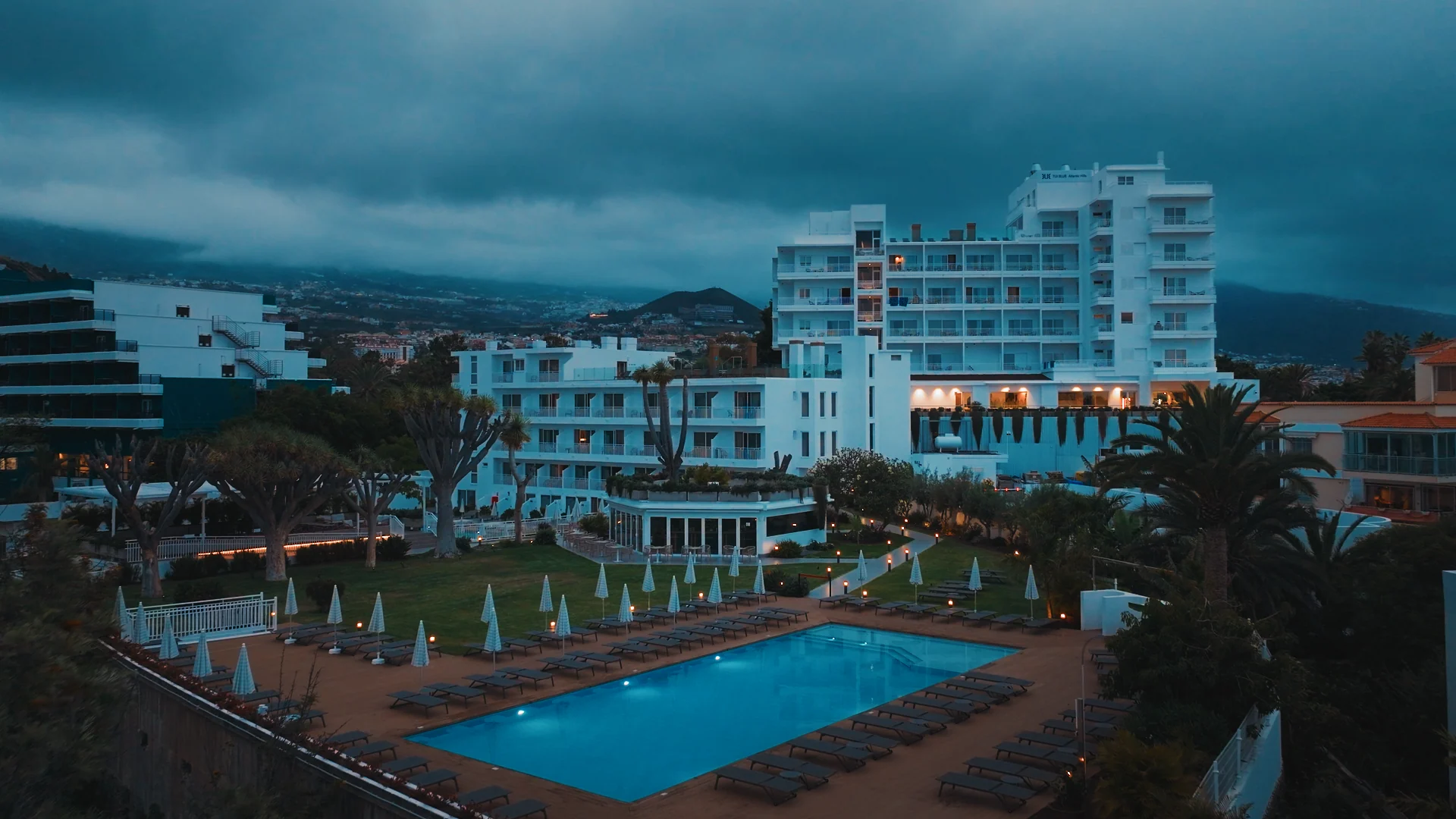 TUI BLUE — still 10, color grading by Janik Schoebel