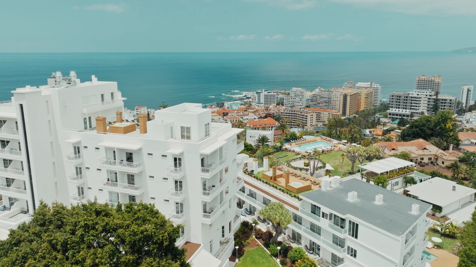 TUI BLUE — still 11, color grading by Janik Schoebel